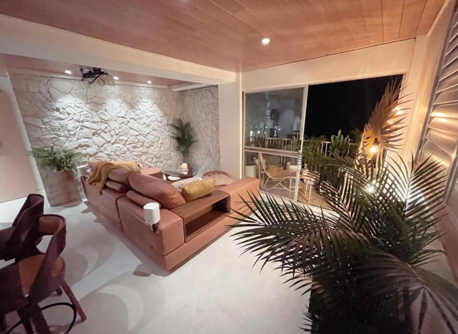 Chic Beachside Getaway 2Br 2Bath Fully Equipped Apartment โกลด์โคสต์ ภายนอก รูปภาพ