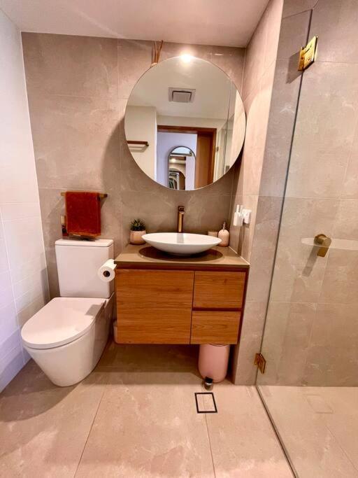 Chic Beachside Getaway 2Br 2Bath Fully Equipped Apartment โกลด์โคสต์ ภายนอก รูปภาพ