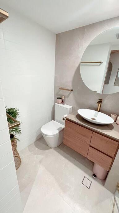 Chic Beachside Getaway 2Br 2Bath Fully Equipped Apartment โกลด์โคสต์ ภายนอก รูปภาพ