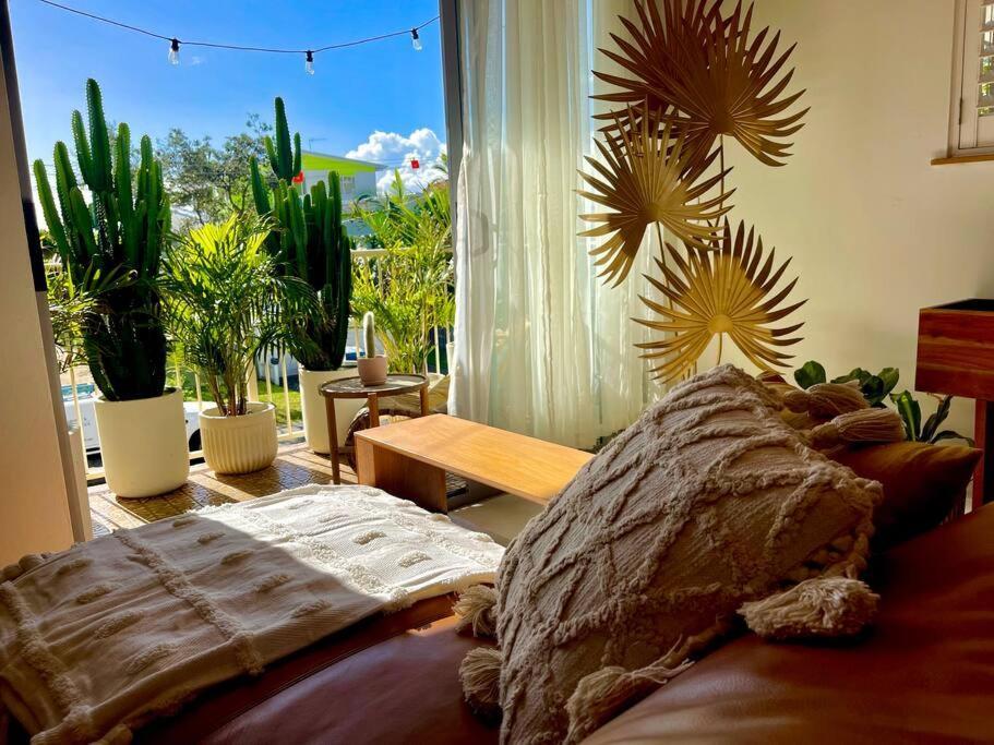 Chic Beachside Getaway 2Br 2Bath Fully Equipped Apartment โกลด์โคสต์ ภายนอก รูปภาพ