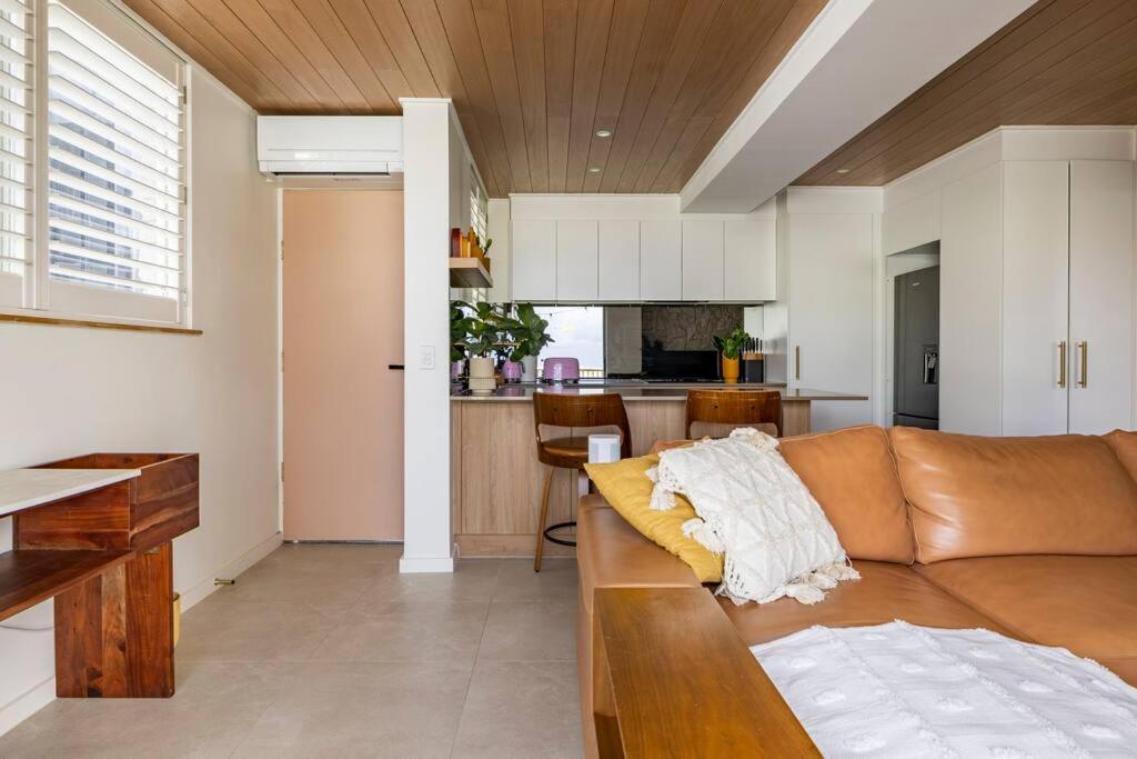 Chic Beachside Getaway 2Br 2Bath Fully Equipped Apartment โกลด์โคสต์ ภายนอก รูปภาพ