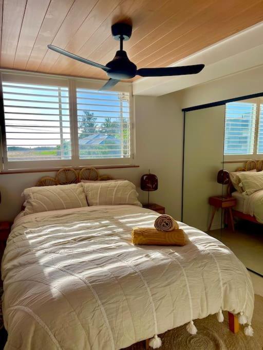 Chic Beachside Getaway 2Br 2Bath Fully Equipped Apartment โกลด์โคสต์ ภายนอก รูปภาพ